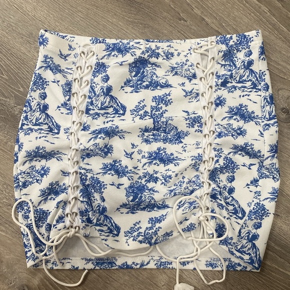 White & Blue Lace Up Skirt with lace up sides adjustable size L - Picture 2 of 10